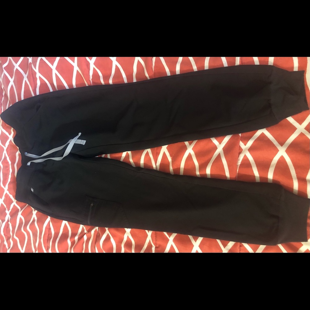 Figs Zamora Jogger in Small - Black